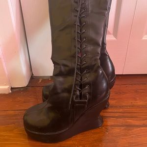 VINTAGE DEMONIA Bravo 100s. Size 8